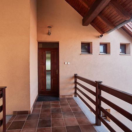 Lujza Apartman Goedoello Apartman Kültér fotó
