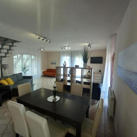 Lujza Apartman Goedoello Apartman Kültér fotó