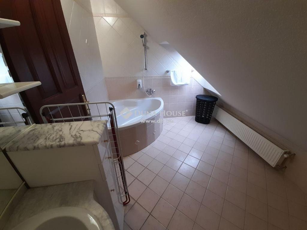 Lujza Apartman Goedoello Apartman Kültér fotó
