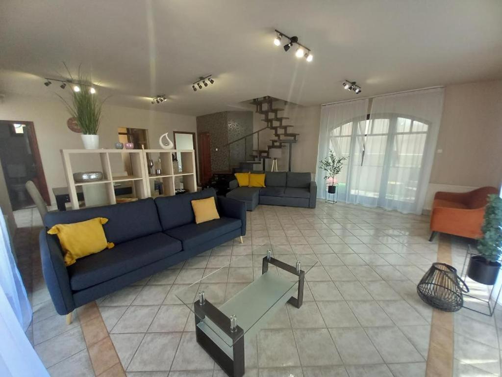 Lujza Apartman Goedoello Apartman Kültér fotó