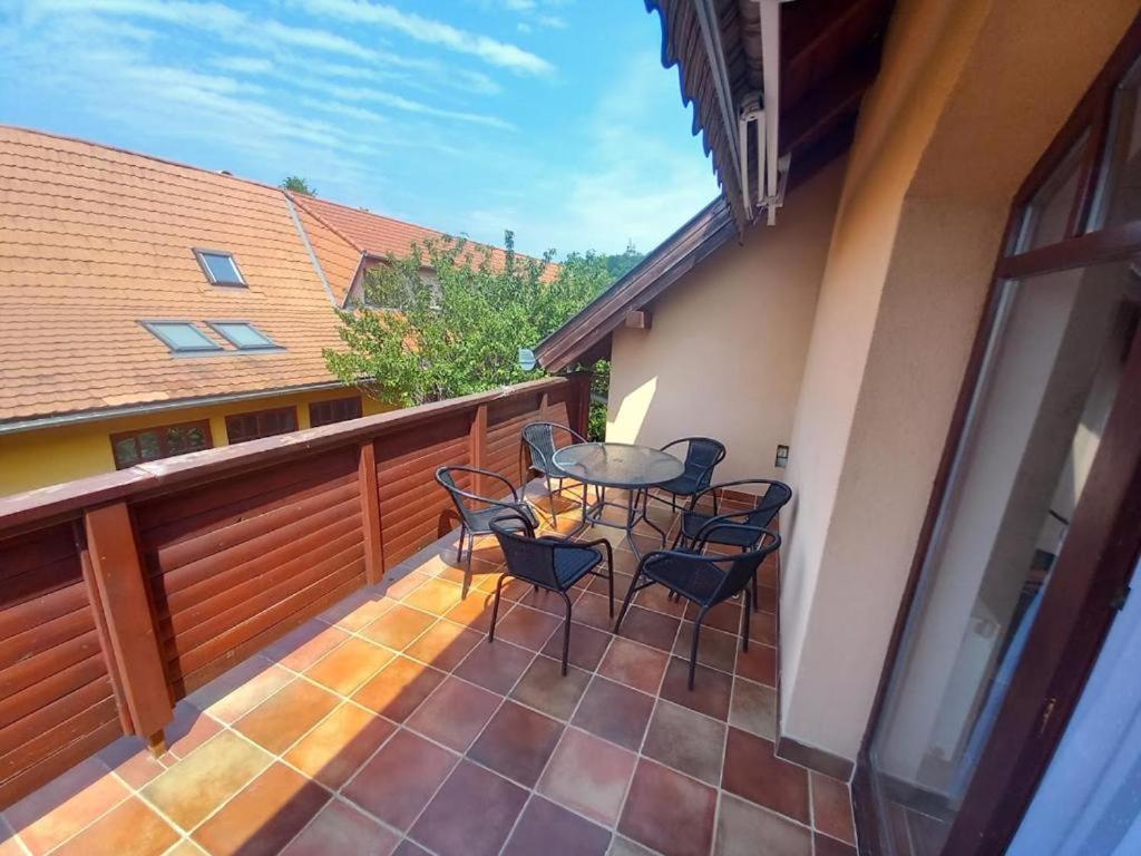 Lujza Apartman Goedoello Apartman Kültér fotó